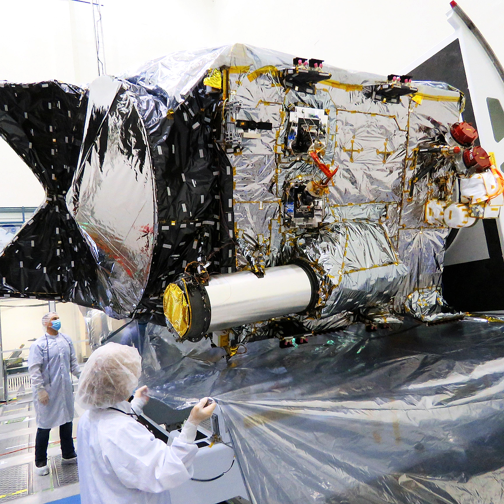 This shows laser communication hardware that must point a narrow light beam very accurately across deep space.